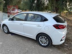 هیوندای ئەکسنت هاچباک